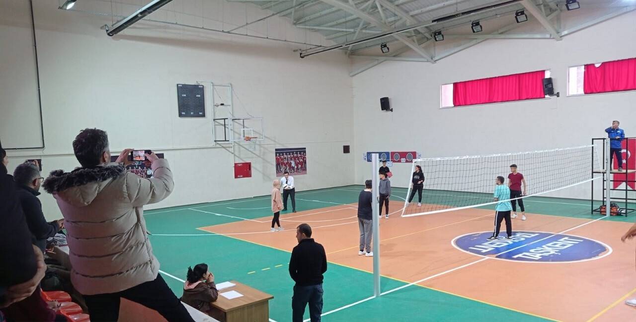 aa-20221122-29506420-29506417-taskentte-ogretmenler-arasi-voleybol-turnuvasi-duzenlendi.jpg