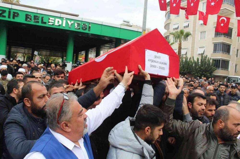 Şehit Öğretmen Ayşenur Alkan son yolculuğuna uğurlandı