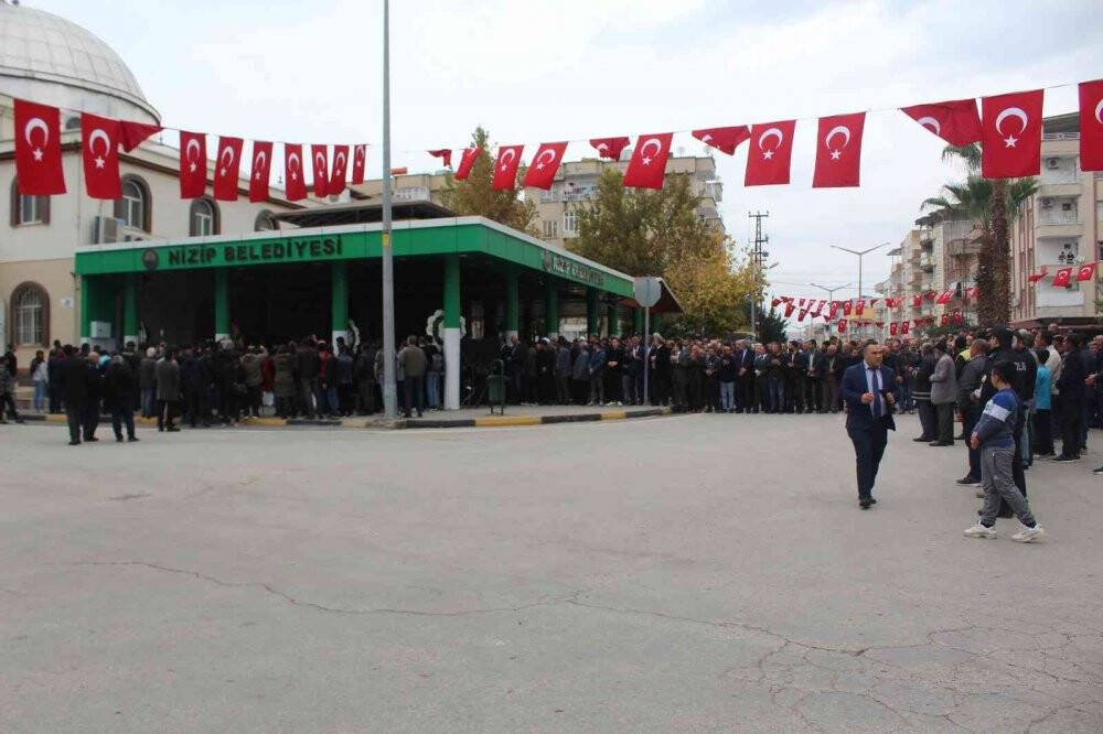 Şehit Öğretmen Ayşenur Alkan son yolculuğuna uğurlandı