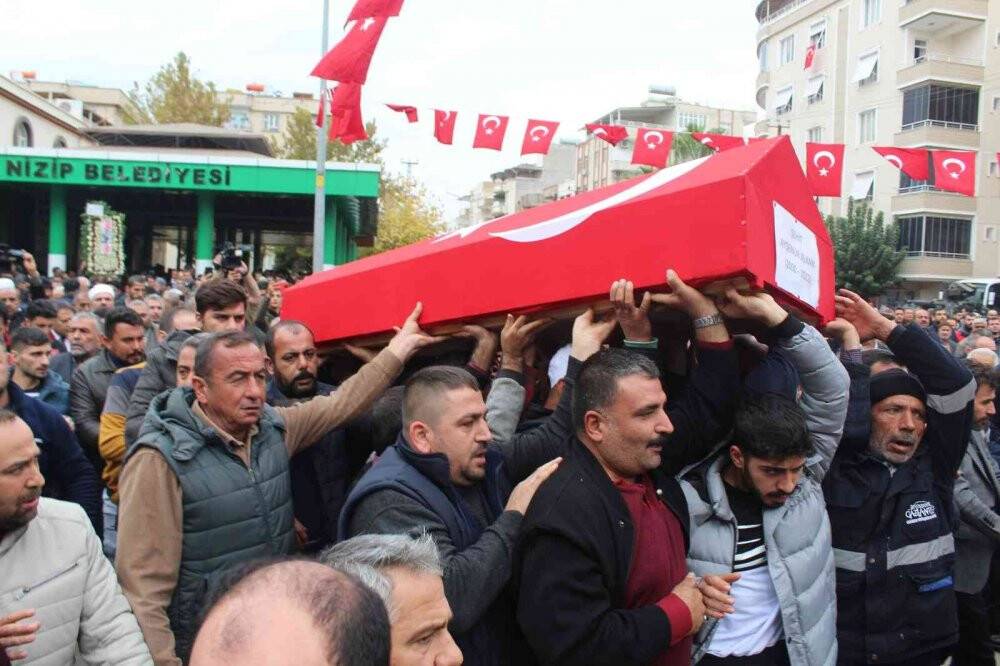 Şehit Öğretmen Ayşenur Alkan son yolculuğuna uğurlandı