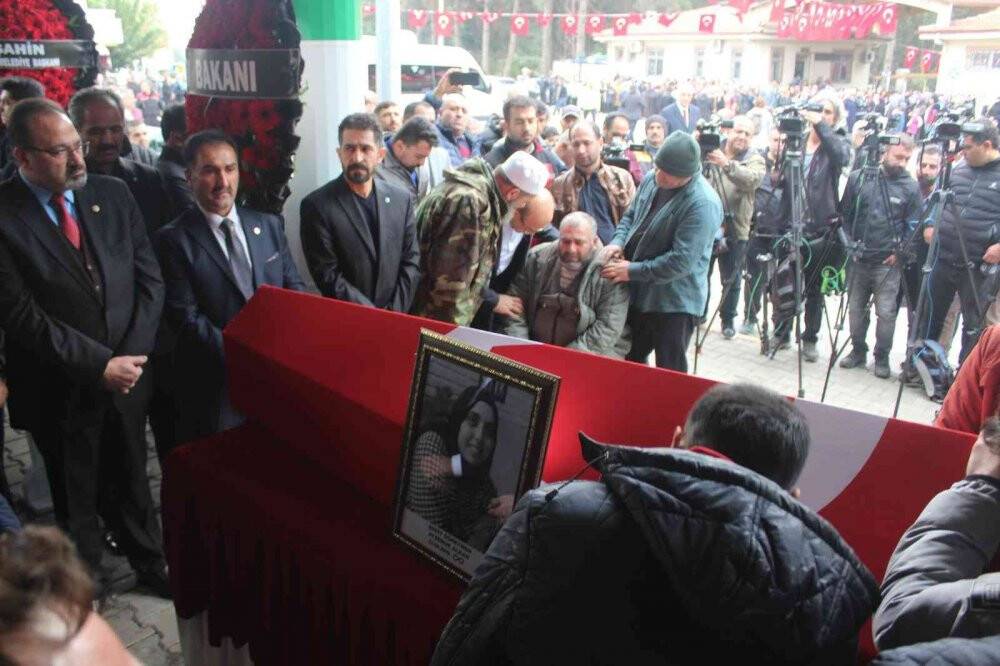 Şehit Öğretmen Ayşenur Alkan son yolculuğuna uğurlandı