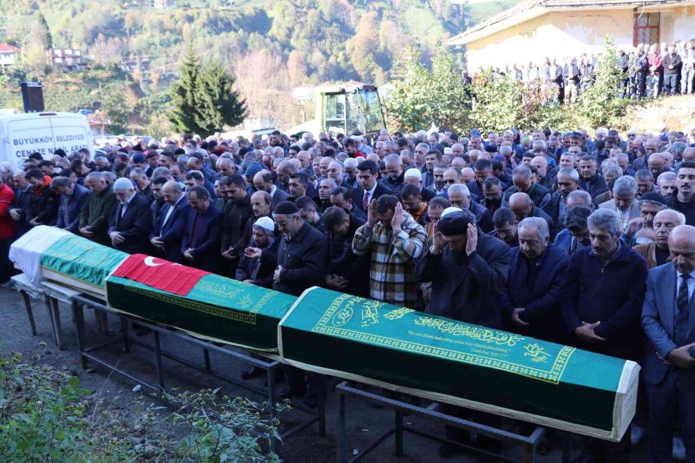 Biri çocuk 3 kişilik aile gözyaşları içerisinde son yolculuğuna uğurlandı