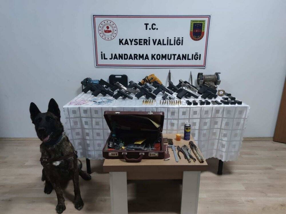 Evini silah imalathanesine çevirdi