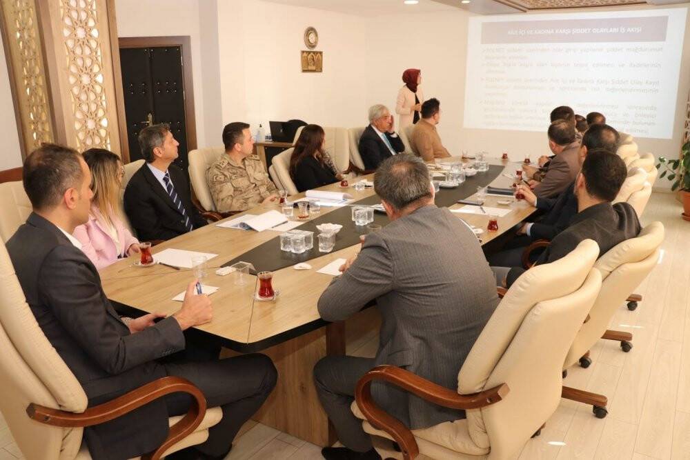 Ahlat’ta kadına yönelik şiddetle mücadele toplantısı düzenlendi