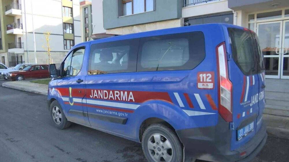 Evde mahsur kaldı, iş yerinden gelen telefonla şoka uğradı