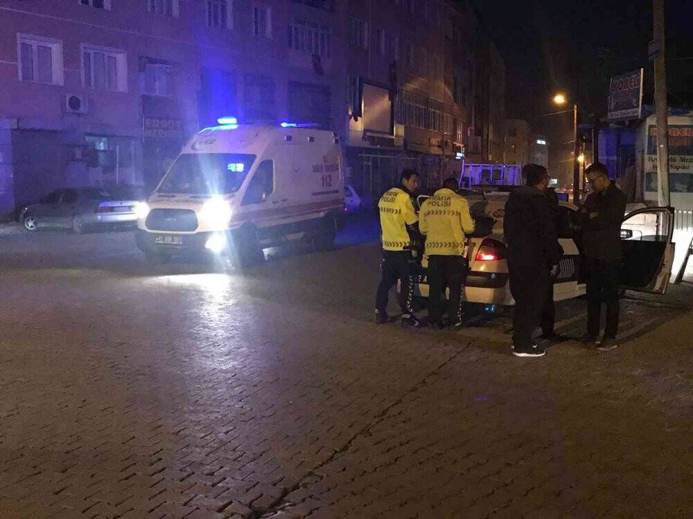 Pes dedirten olay! Kamyonet sürücüsü yayaya çarpıp kaçtı