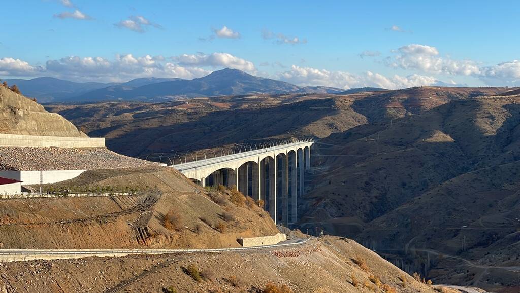 turkiyenin-en-yuksek-ayakli-viyadugu-trafige-aciliyor-9.jpg