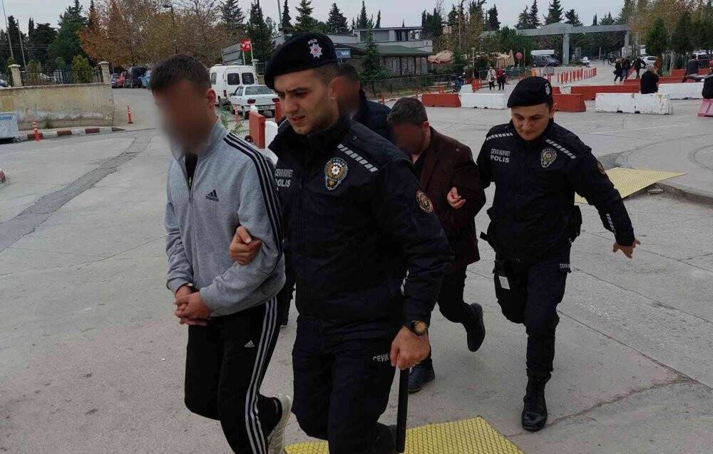 Uyuşturucu ticaretinden gözaltına alınan 5 kişi adliyeye sevk edildi