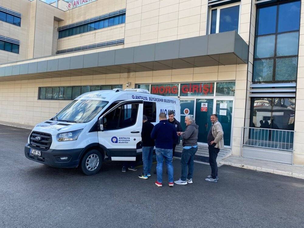 Araba sevdasıyla çıktıkları yol mezar oldu