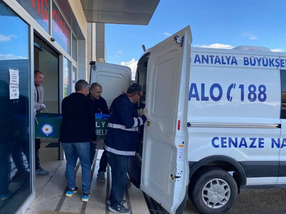 Araba sevdasıyla çıktıkları yol mezar oldu