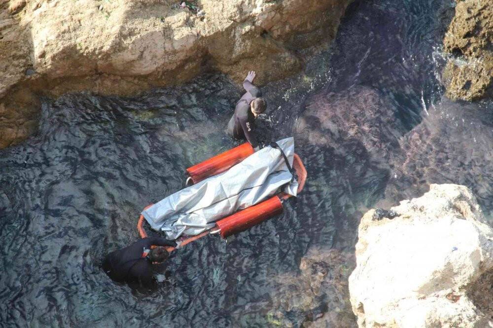 Falezlerde 22 yaşında bir gencin cesedi bulundu