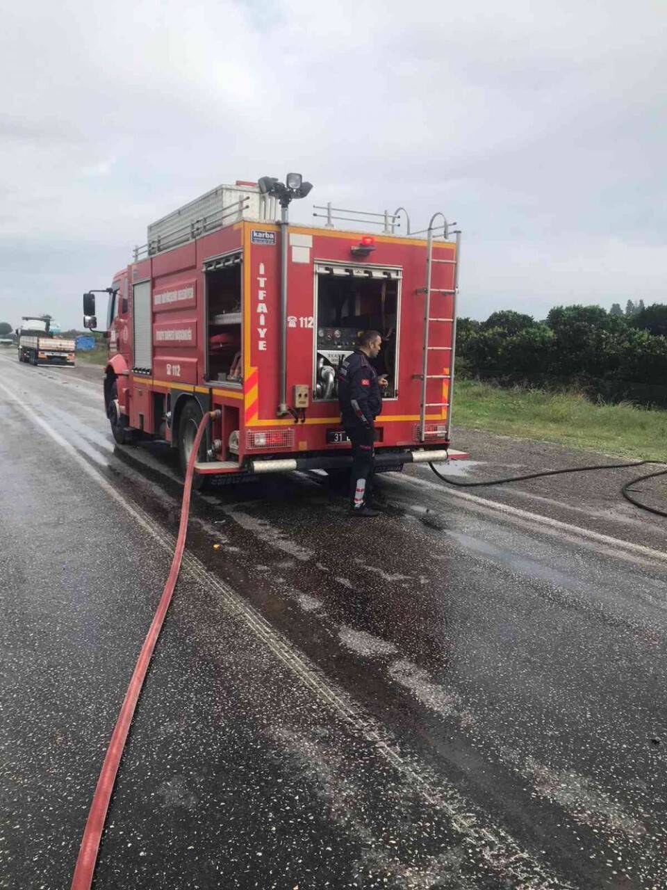 Kontrolden çıkan LPG gazı yüklü tanker devrildi