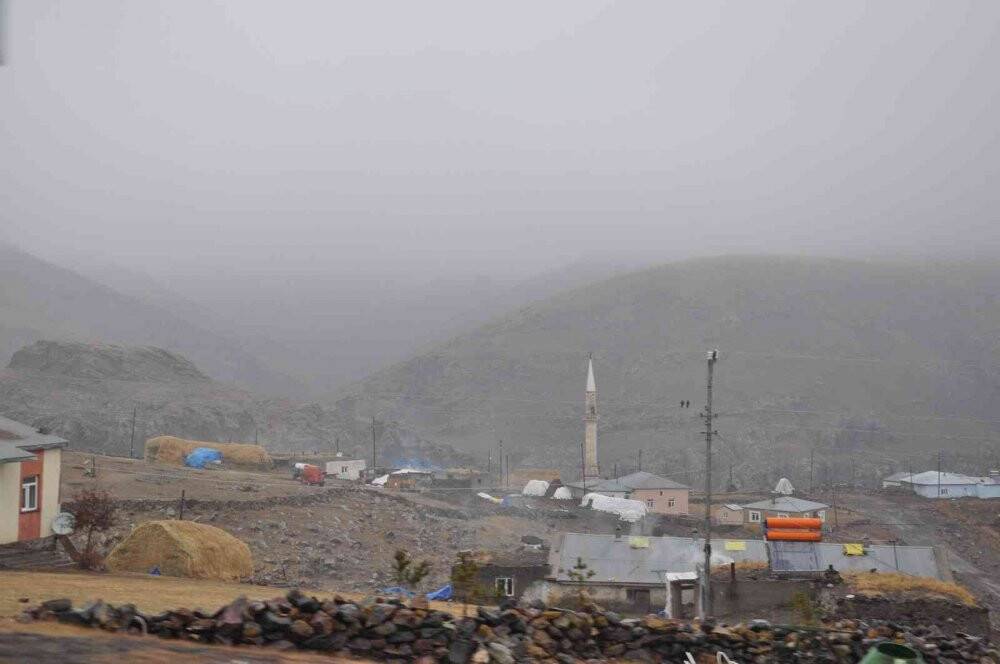 Kars’ta göz gözü görmüyor