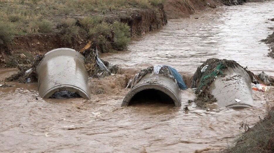 O şehirde şiddetli yağmurda dereler taştı