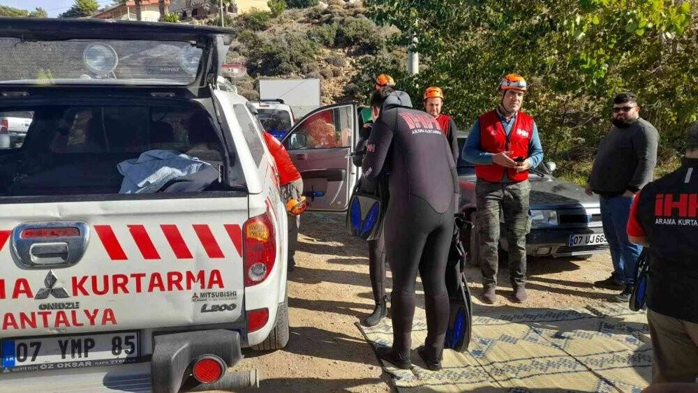 Dalgıçlar 21 yaşındaki Sedanur’u bulabilmek için denizde arama yaptı