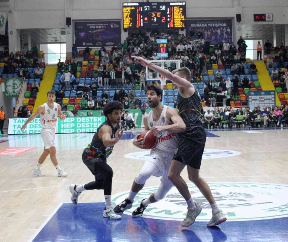 Konyaspor futbol takımında basketbol takımına destek