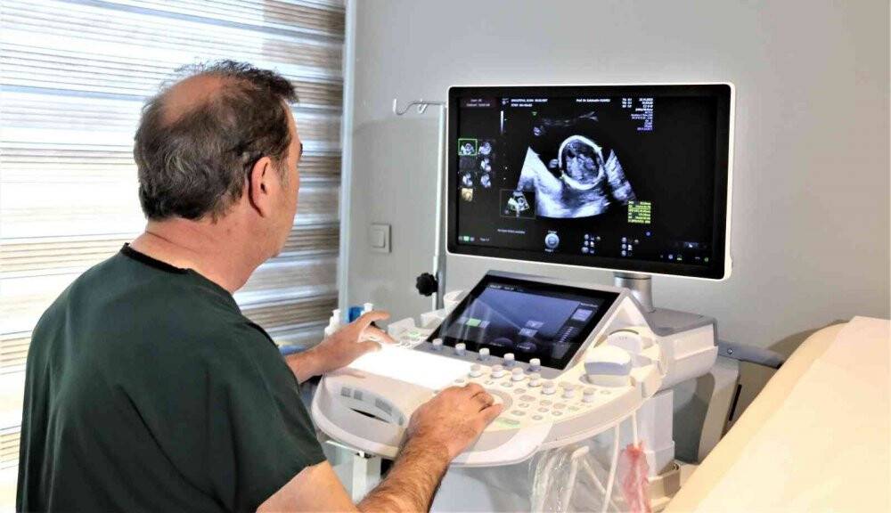 Koronavirüse yakalanan emziren annelere uzmanından müjdeli haber