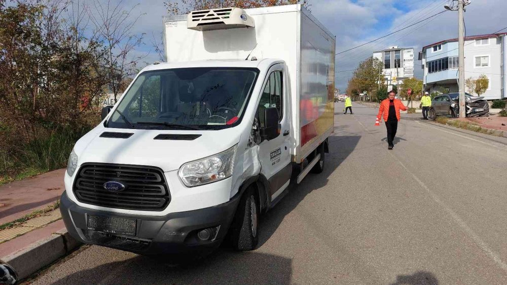 Cip ile kamyonet çarpıştı: 1’i doktor 2 yaralı