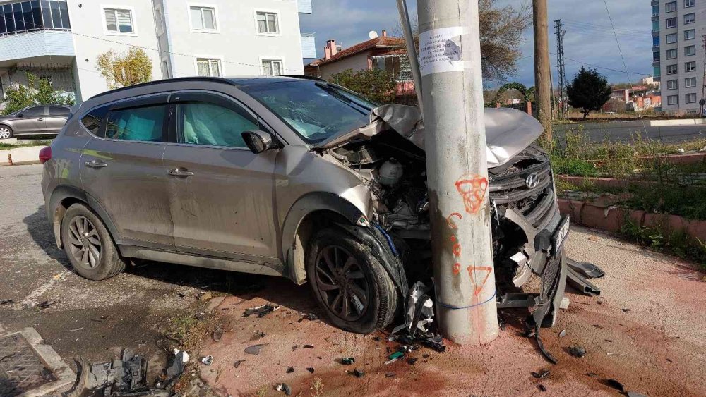 Cip ile kamyonet çarpıştı: 1’i doktor 2 yaralı