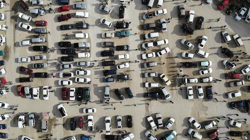 Fiyatlar düştü ancak vatandaş bayilerde bulamıyor