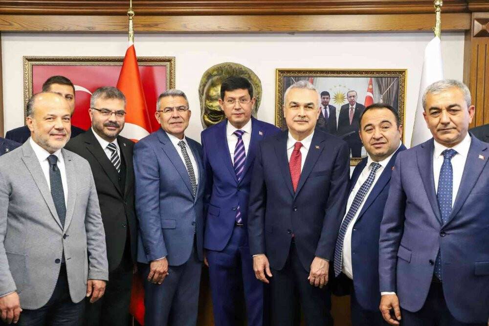 İYİ Parti’den AK Parti’ye geçen Başkan Özcan’a görkemli karşılama