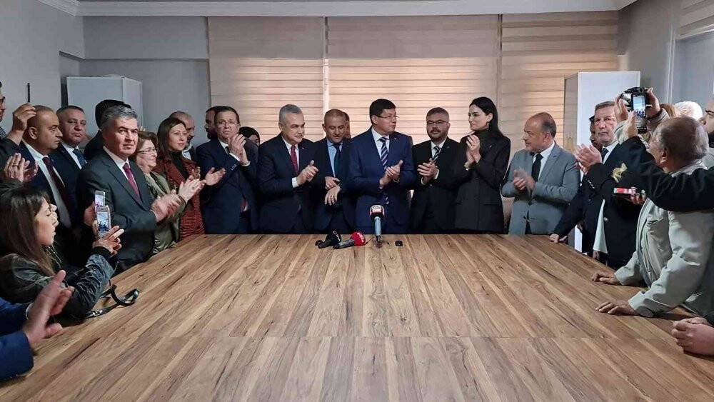 İYİ Parti’den AK Parti’ye geçen Başkan Özcan’a görkemli karşılama