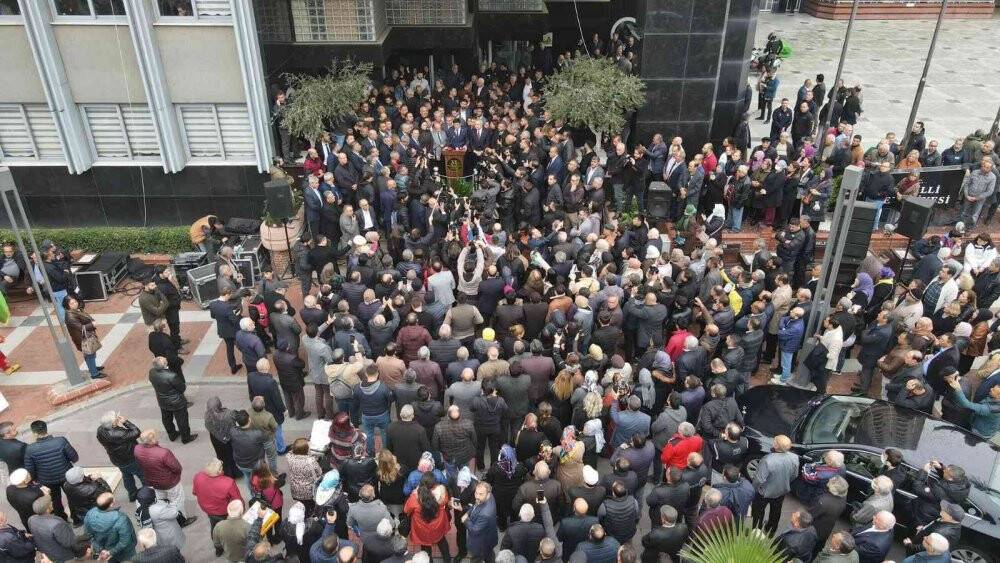 İYİ Parti’den AK Parti’ye geçen Başkan Özcan’a görkemli karşılama