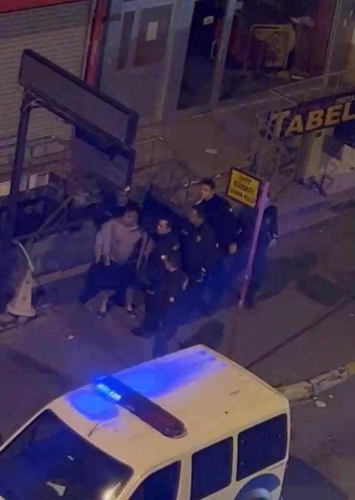 Kardeşine silah doğrulttu