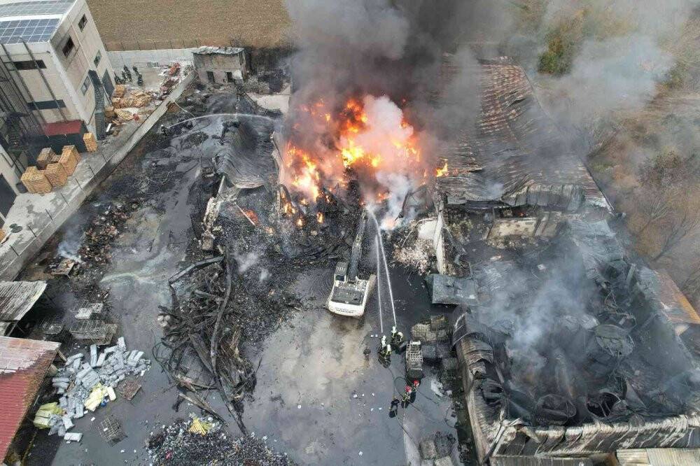 Kimya fabrikasında çıkan yangın kontrol altına alındı