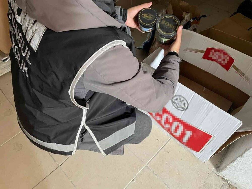 Piyasa değeri 300 bin lira olan sigara ele geçirildi
