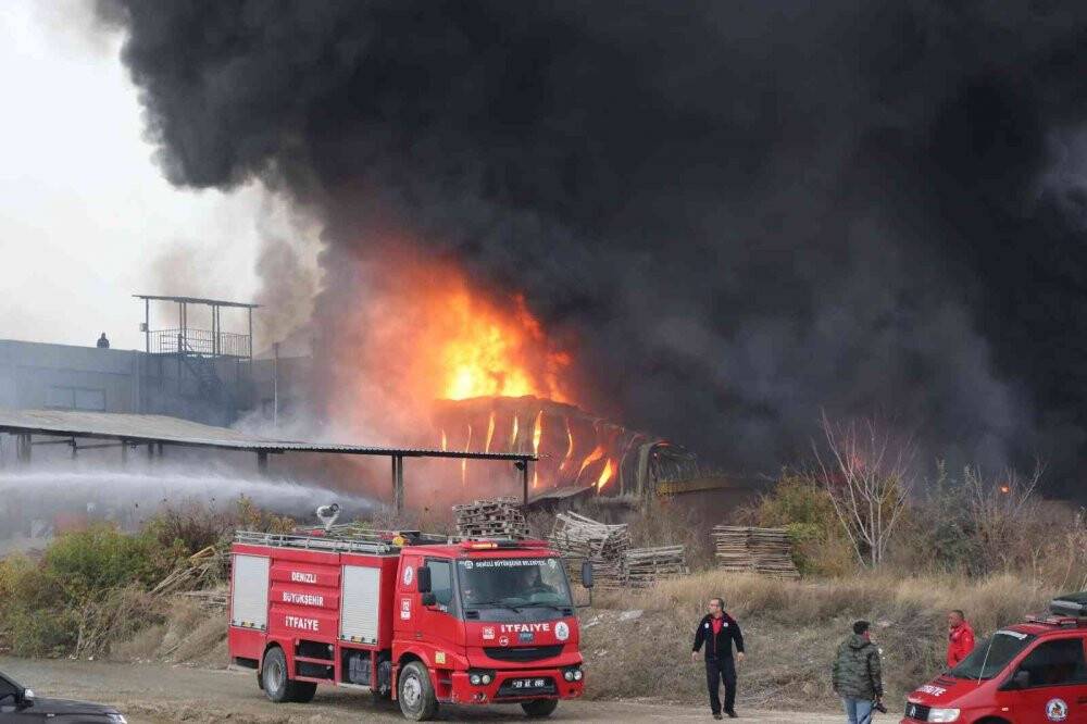 Yanan kimya fabrikasının çevresindeki diğer işletmeler boşaltıldı