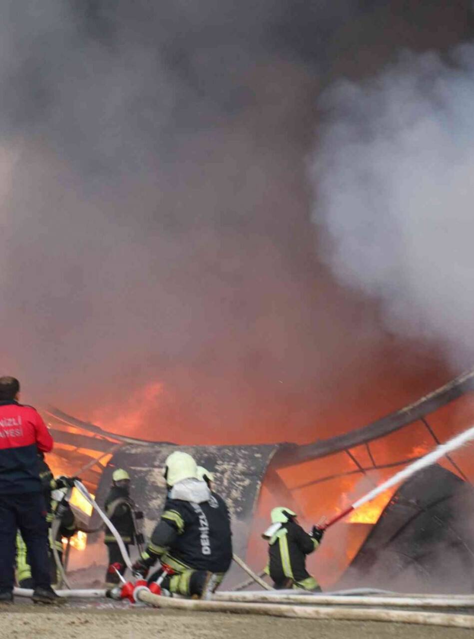 Yanan kimya fabrikasının çevresindeki diğer işletmeler boşaltıldı