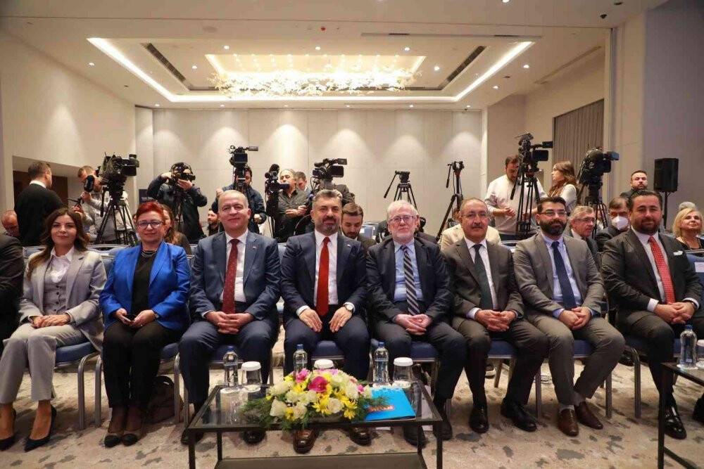 10 gençten yaklaşık üçü dijital okuryazarlık seviyesinde