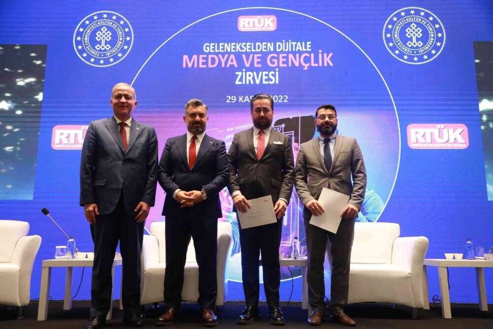 10 gençten yaklaşık üçü dijital okuryazarlık seviyesinde