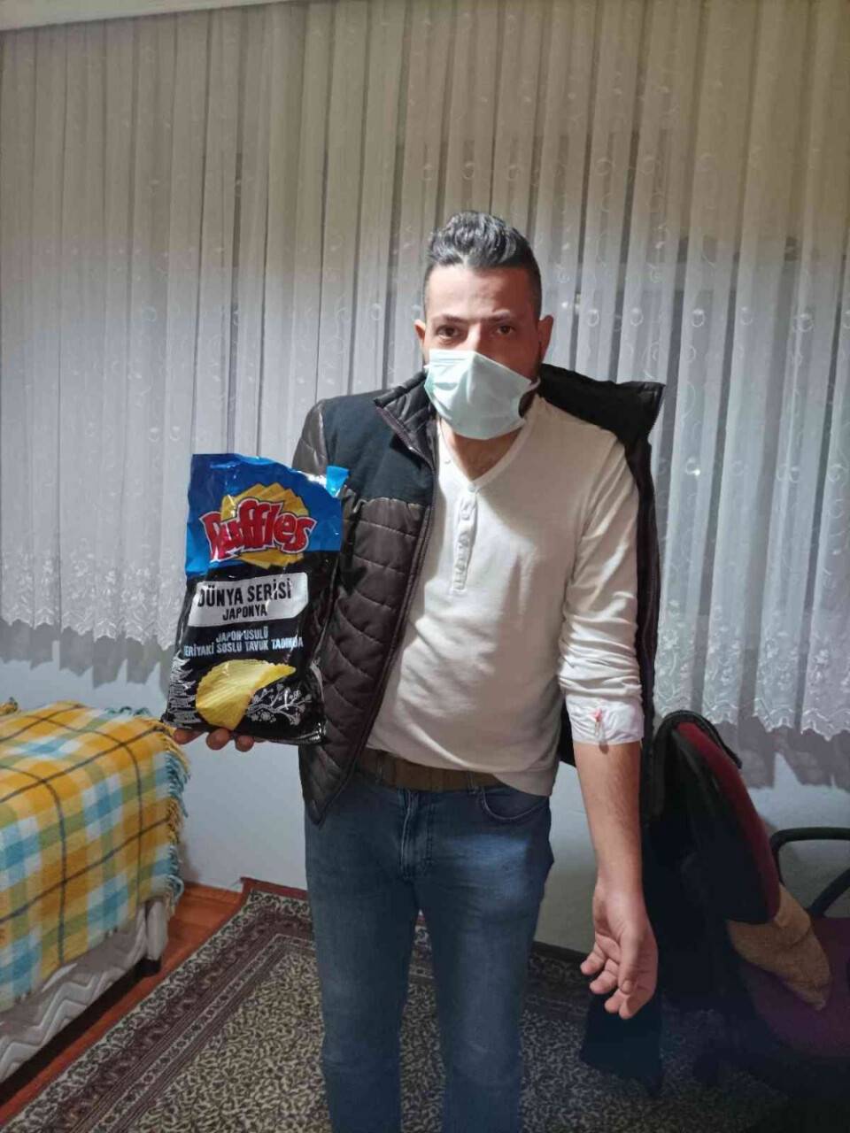 Cips poşetindeki fareye takipsizlik