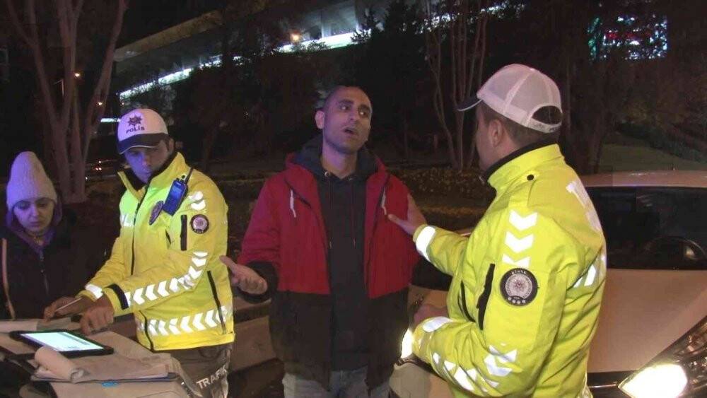 Neden ceza yediğini anlamayan yabancı uyruklu sürücü: “Vallahi anlamadım”