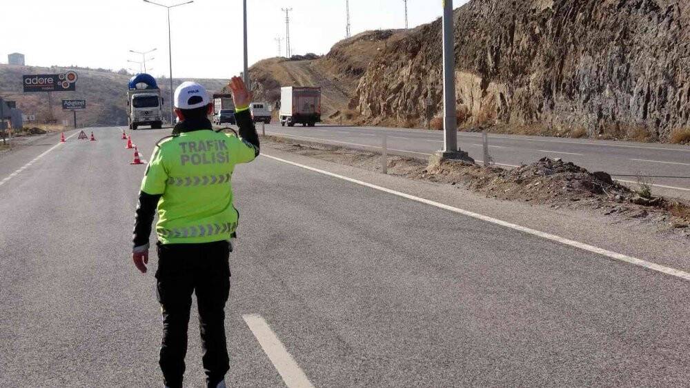 Sürücülere önemli uyarı: Yarından itibaren bin 152 lira cezası var