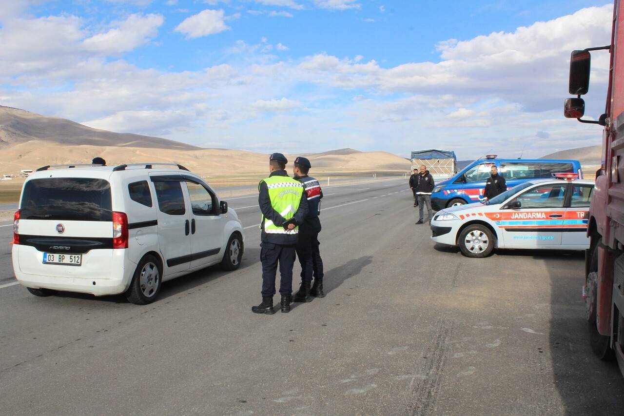 aa-20221201-29609633-29609630-yunakta-kis-lastigi-denetimi-yapildi-001.jpg