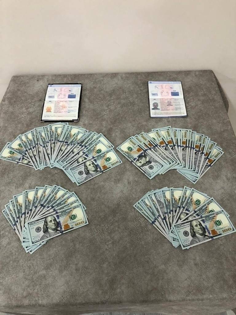 Alışveriş merkezinde 8 bin dolarını çaldılar