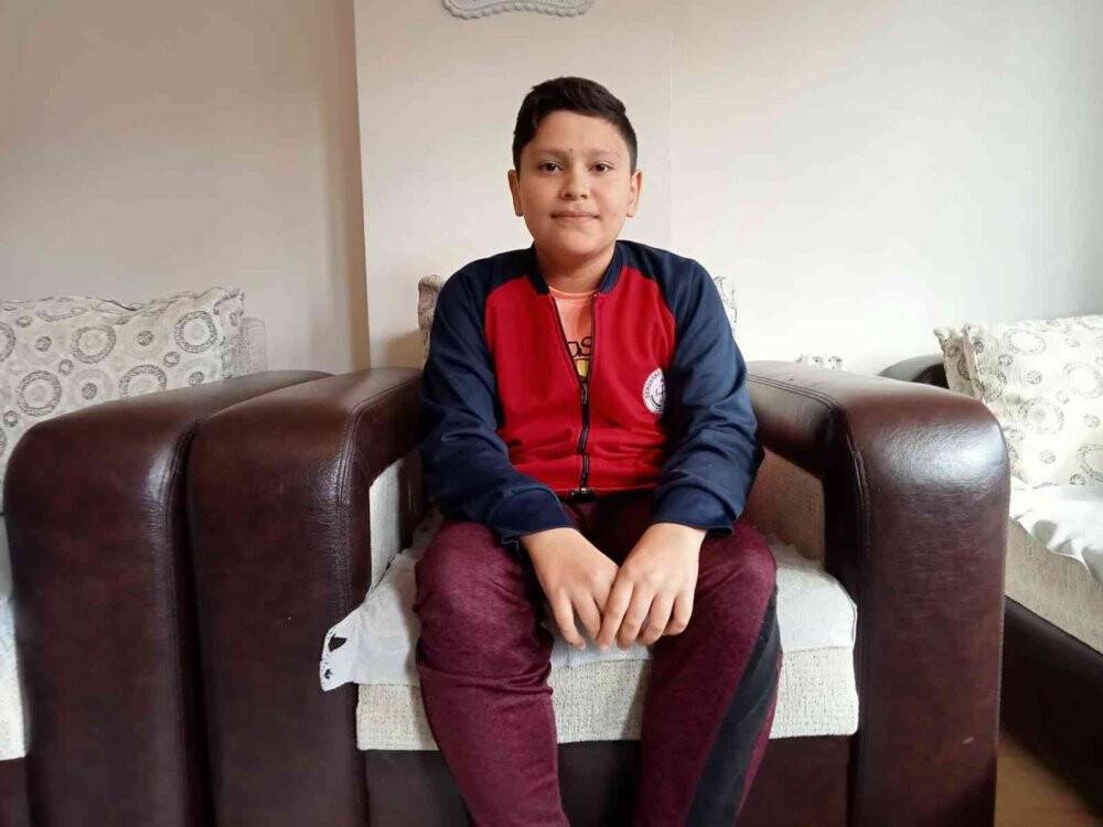 Başıboş köpekten kaçarken canından oluyordu