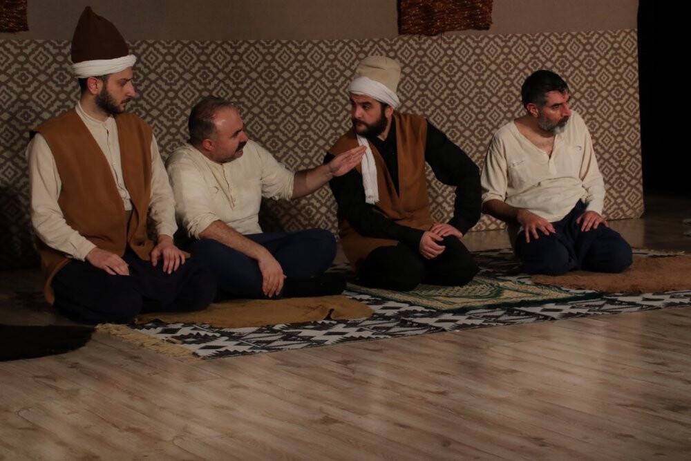 “Ziyafet Sofrası” tiyatro severlerle buluştu