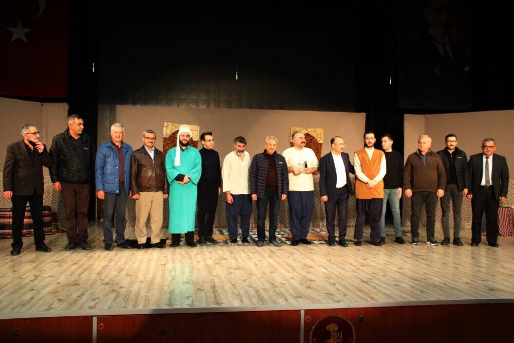 “Ziyafet Sofrası” tiyatro severlerle buluştu