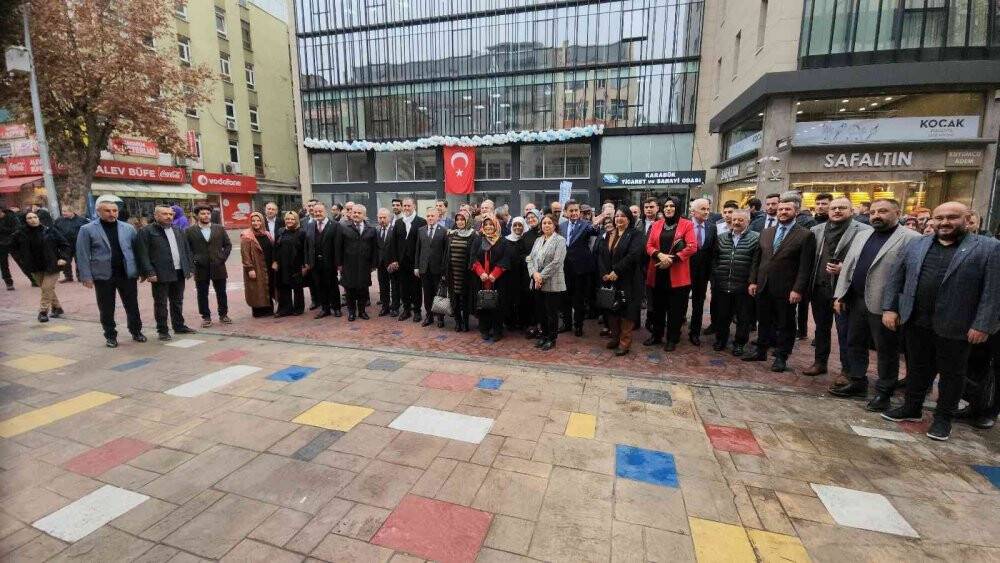 25 kişi İYİ Parti’den istifa edip AK Parti’ye geçti