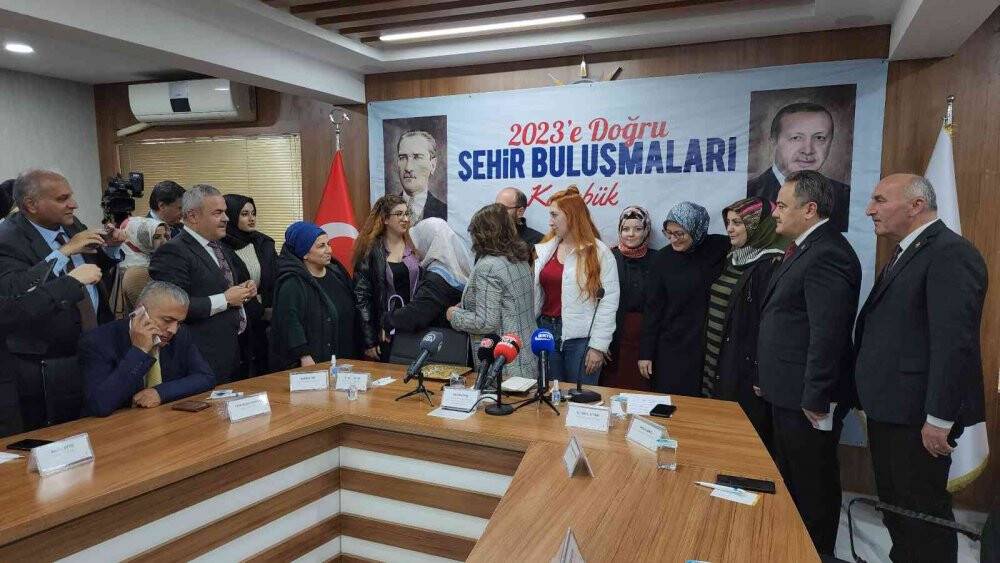 25 kişi İYİ Parti’den istifa edip AK Parti’ye geçti