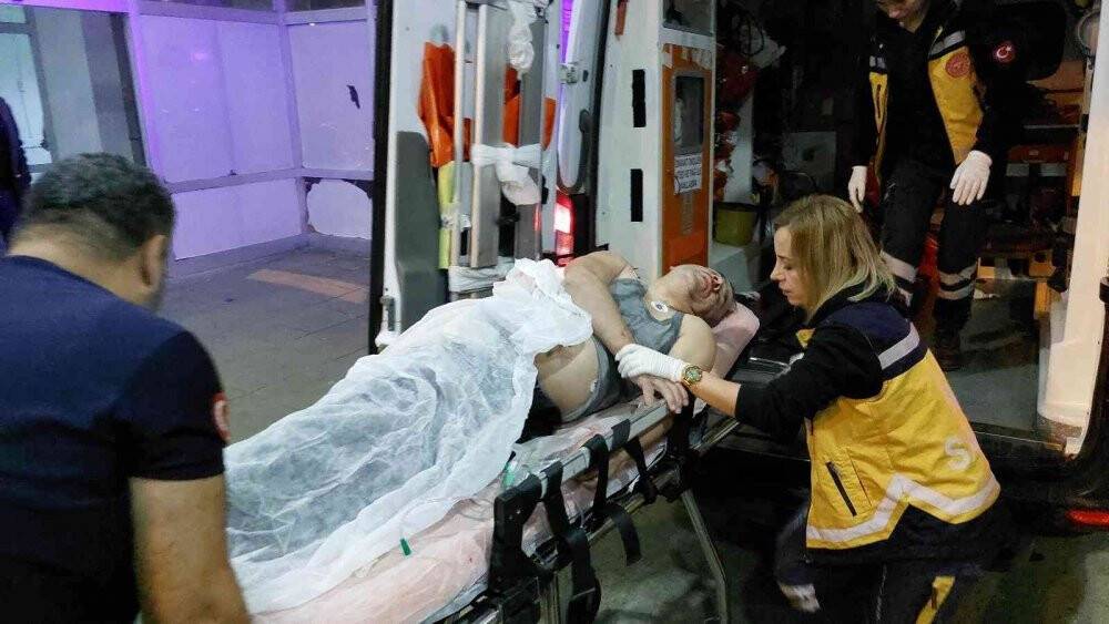 Sokak ortasında 7 yerinden bıçakladı