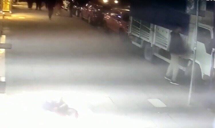 Kamyonet hırsızlığı kamerada