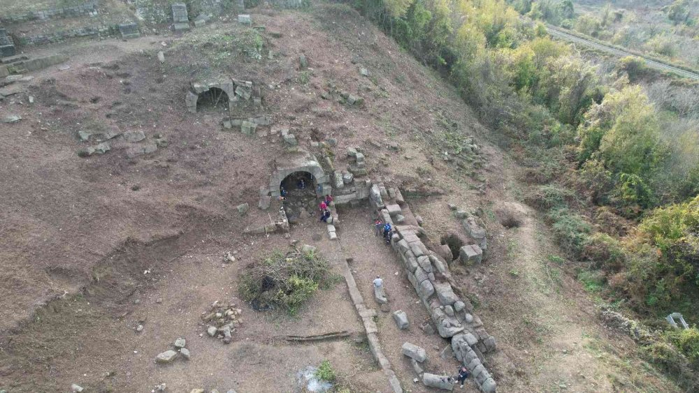 Karadeniz kıyısında günümüze ulaşabilen tek antik tiyatro