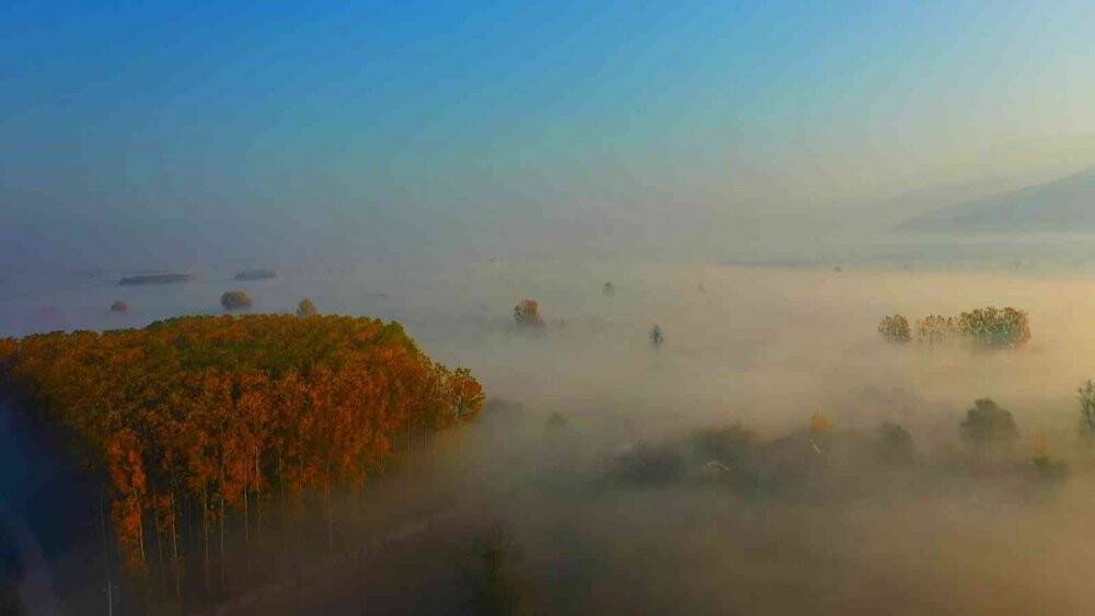 Sis bulutlarının güneş ile buluşması görsel şölen oluşturdu