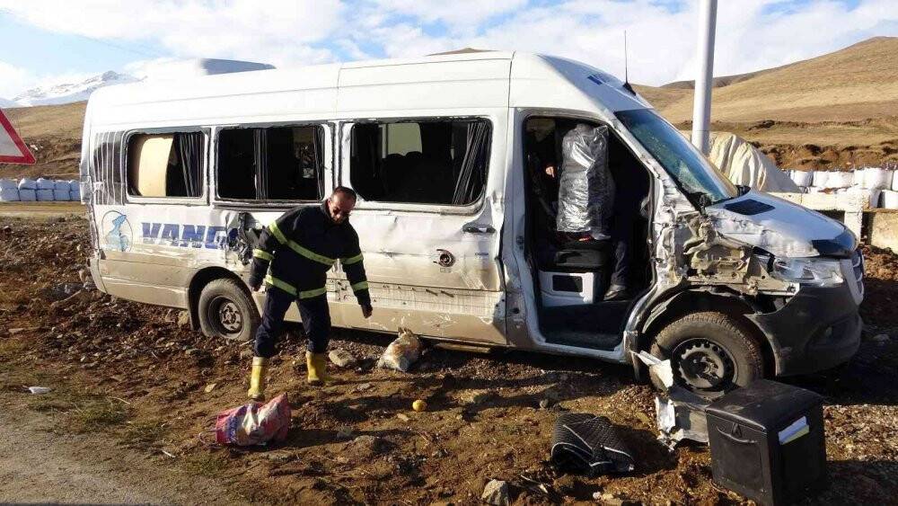 Taziyeye giderken kaza yaptılar: 10 yaralı