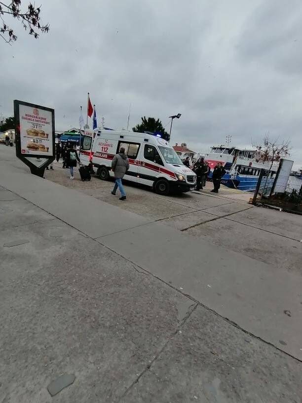 Vapurdan denize yolcu düştü, korku dolu anlar kameraya yansıdı